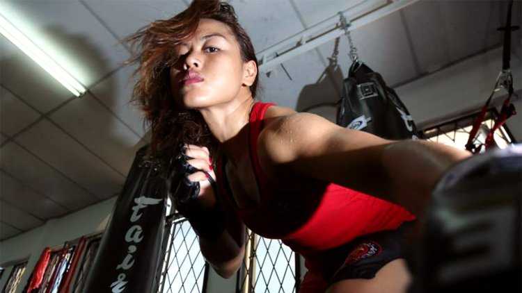 Самые красивые девушки красная волосы ММА