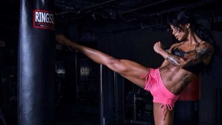 Рейчел кикбоксерша