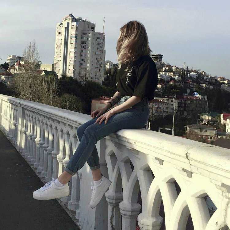 Девочка лицо не видно