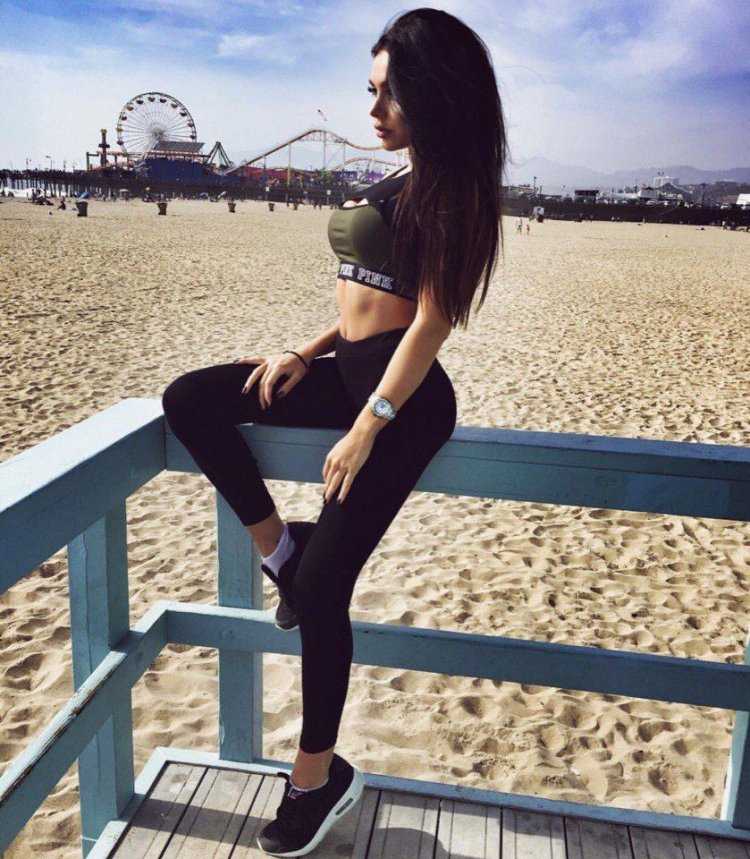 Девушка брюнетка Инстаграм