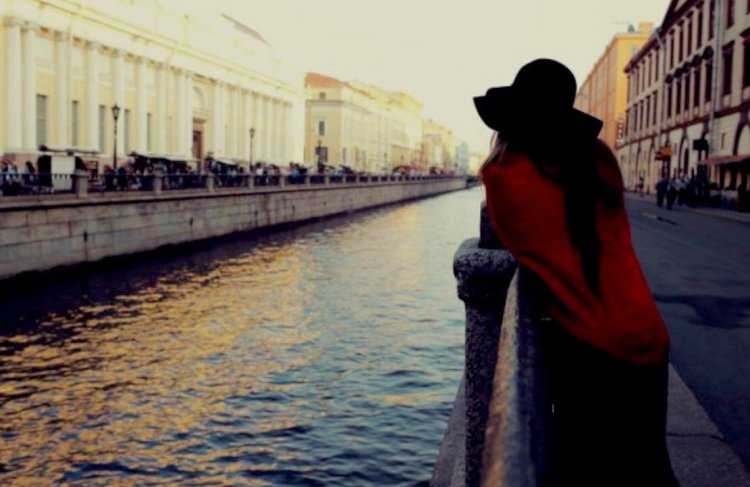 Брюнетка в Санкт-Петербурге