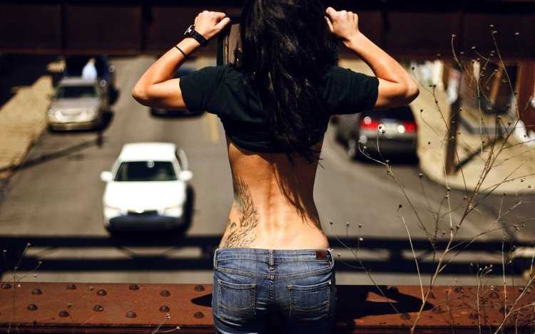 Девушка со спины