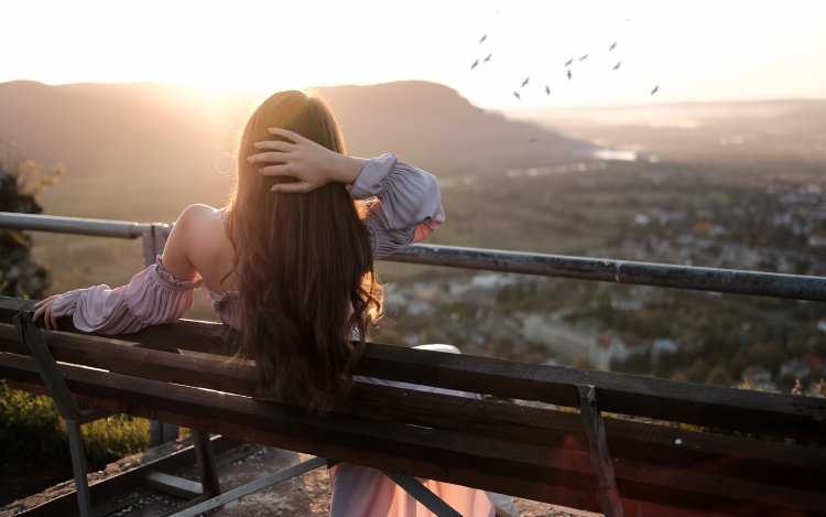 Девушка со спины