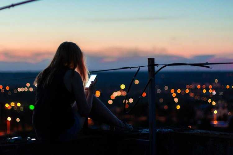 Девушка закат город