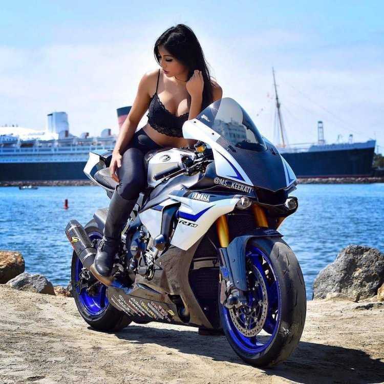 Девушка на r1