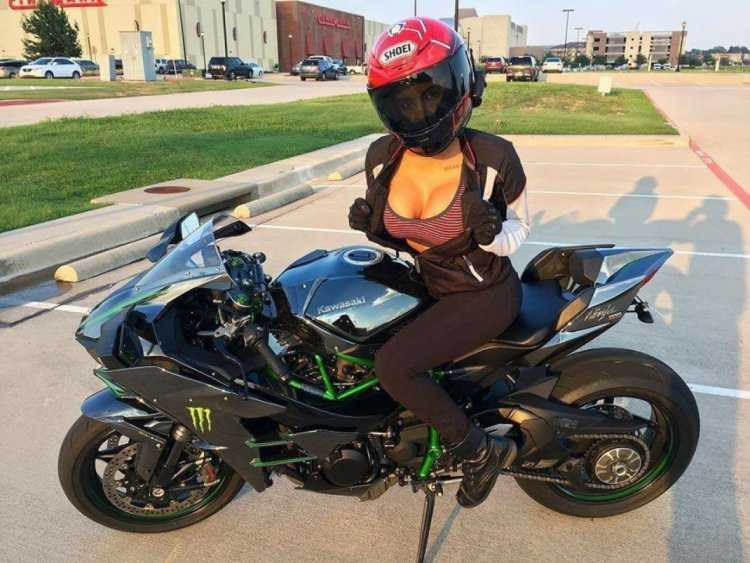 Девушки байкеры Кавасаки