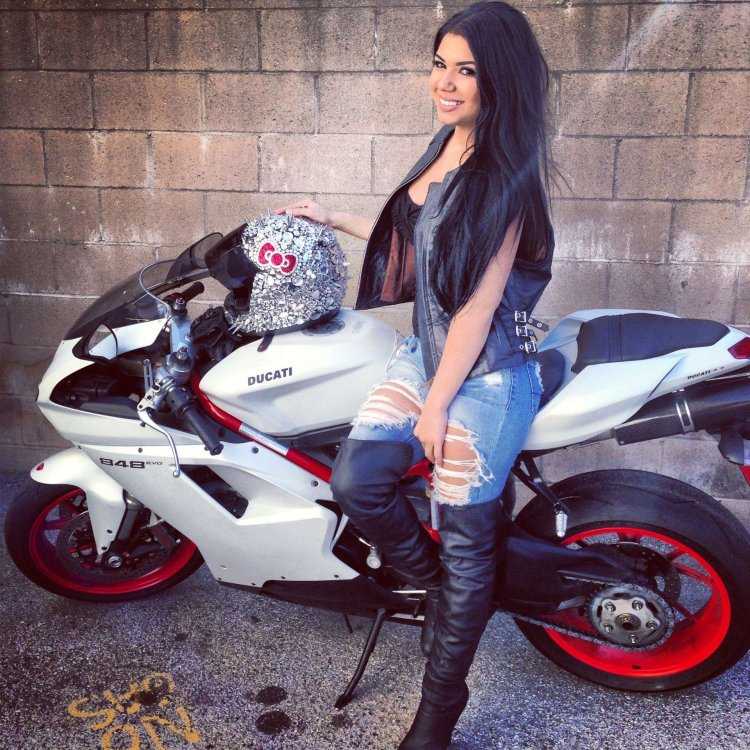 Яна Абрамова мотогонщица