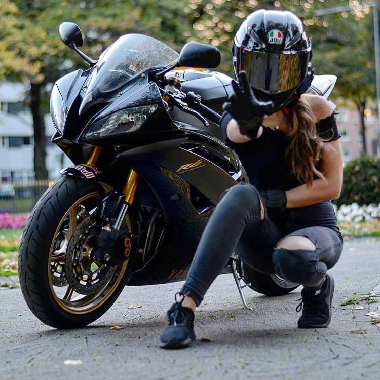 Девушки мотоциклистки