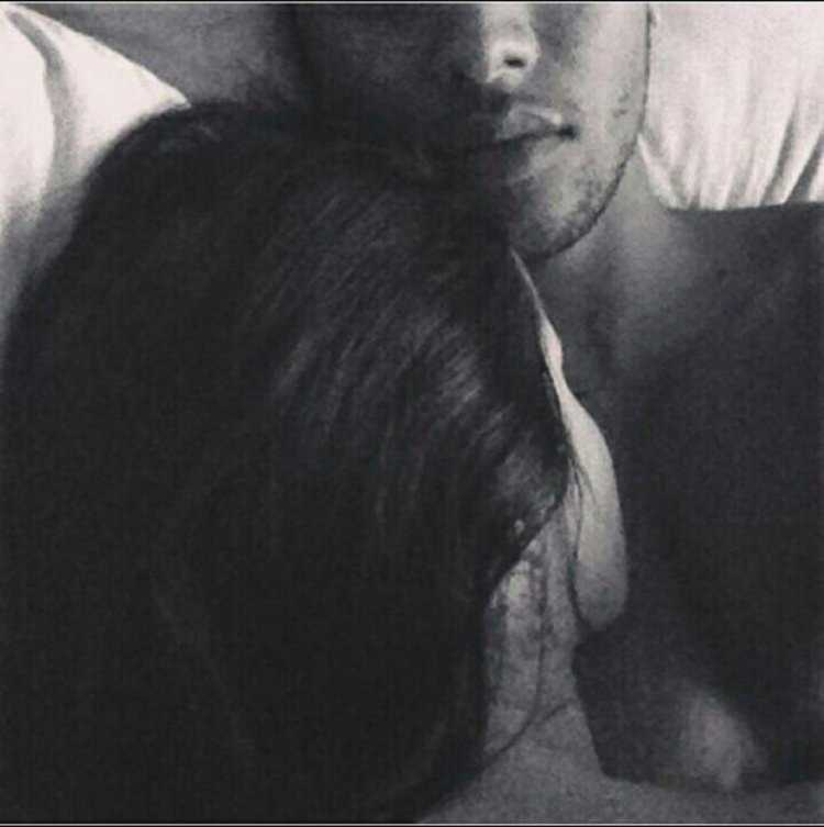 Девушка с черными волосами с парнем