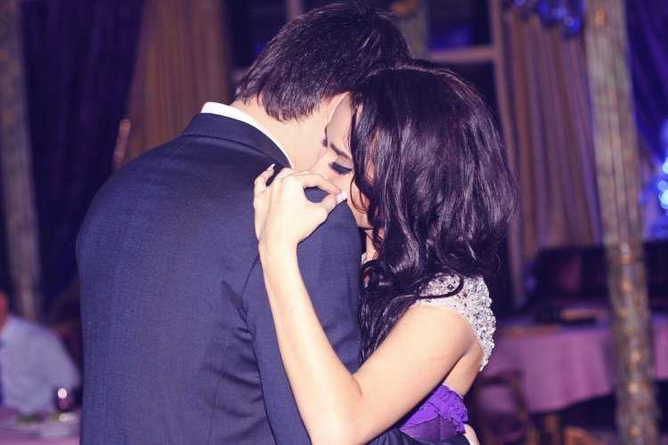 Брюнет и брюнетка