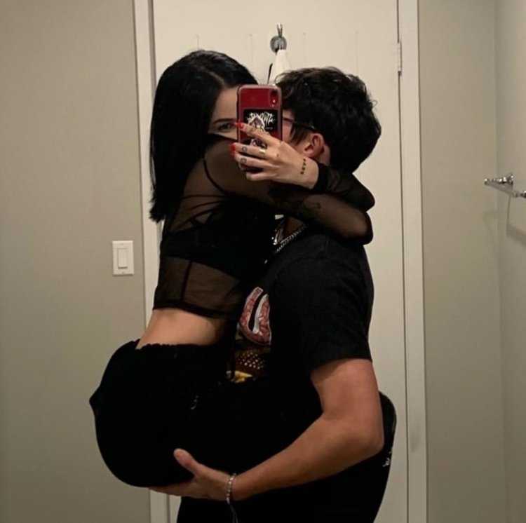 Мэгги Линдеманн поцелуй