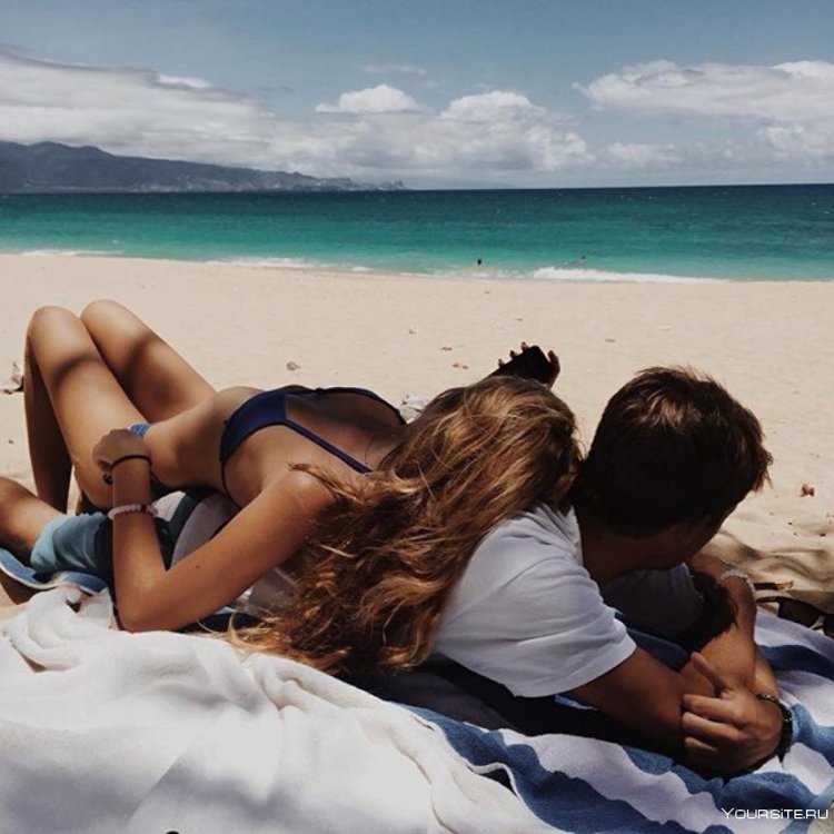 Океан и две девушки