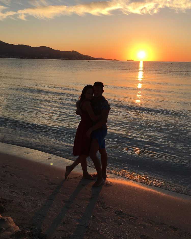 Парочка на море