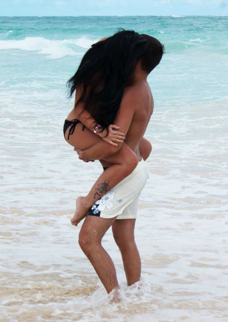 Брюнет и брюнетка