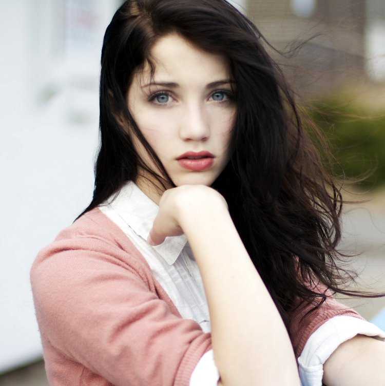 Эмили Радд кадык