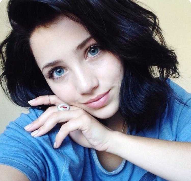 Эмили Рудд глаза