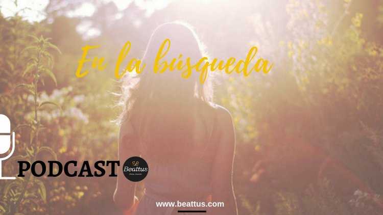 Девушка на природе вид со спины