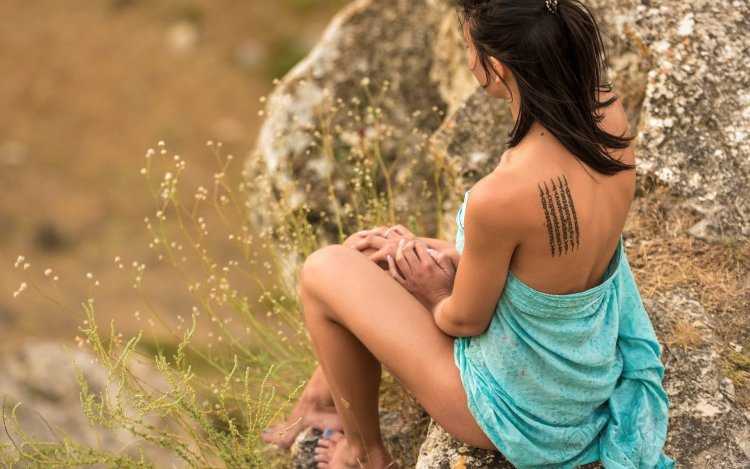 Тату для девушек природа