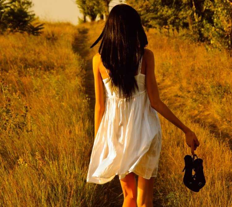 Образ девушки со спины