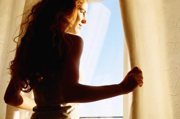 Девушка в занавеске