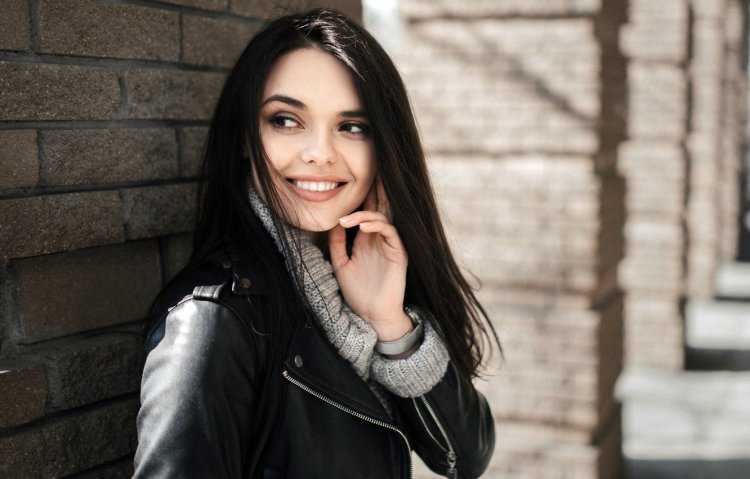 Брюнетка в Москве