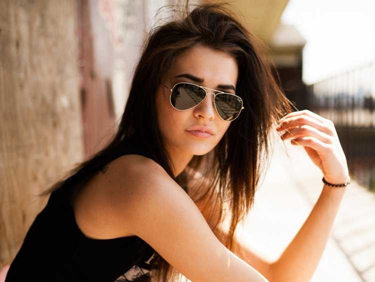 Красивые девушки в солнцезащитных очках