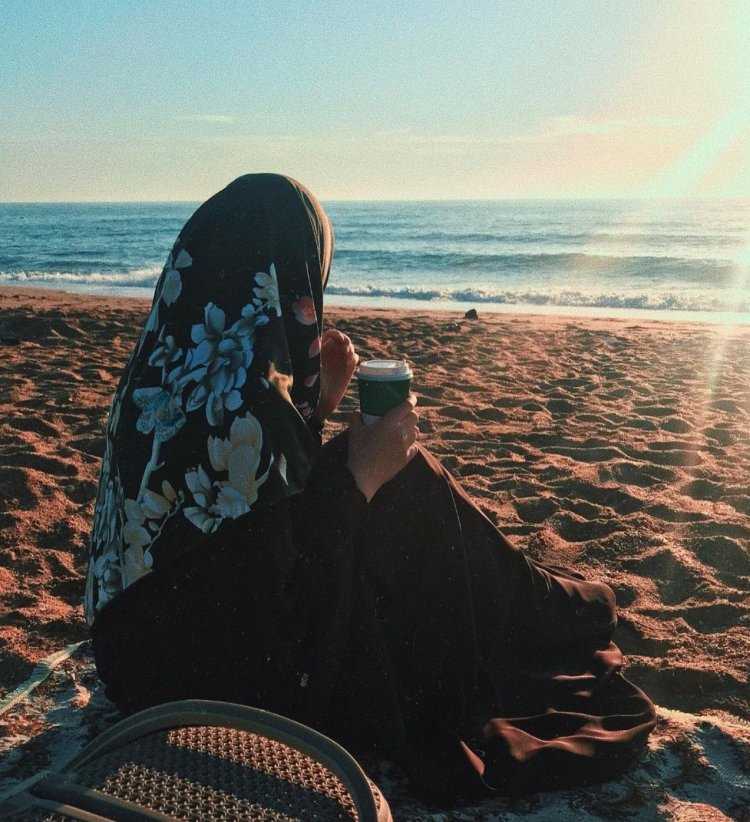 Девушка брюнетка в платке21