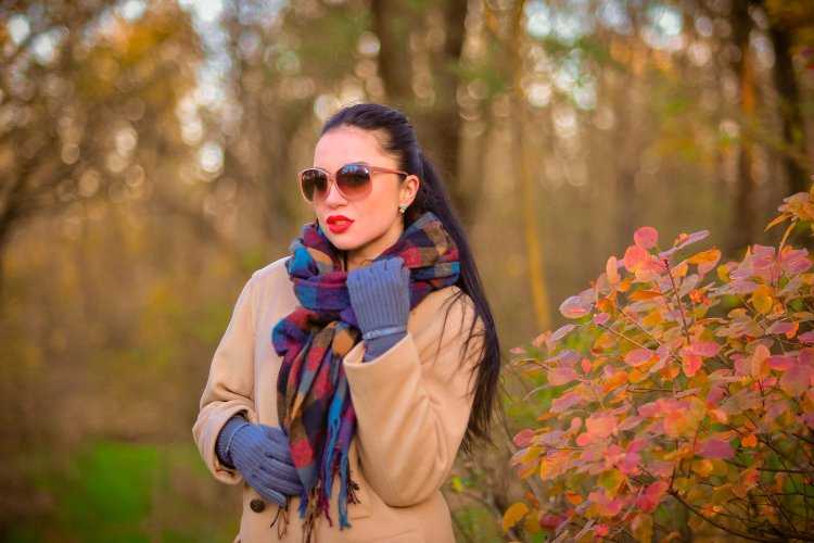 Девушка в очках осень