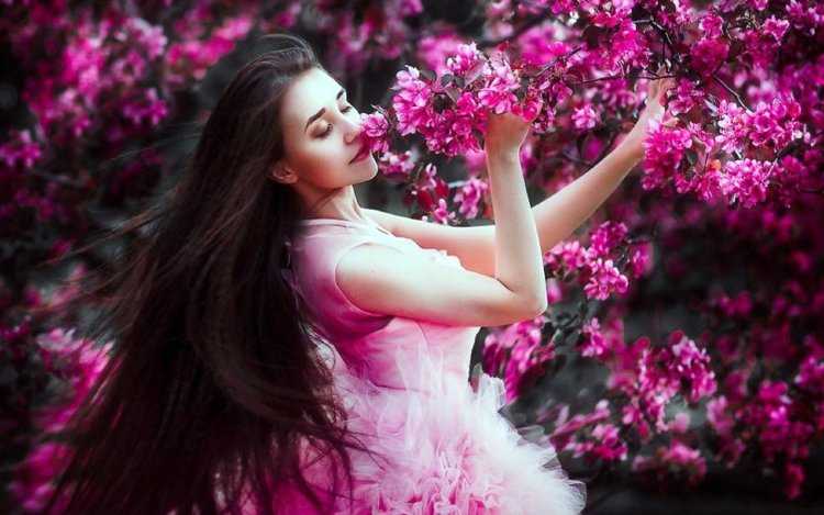 Девушка в розовом