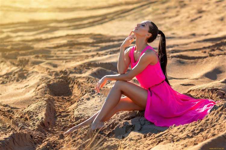 Фотосессия на песке в платье