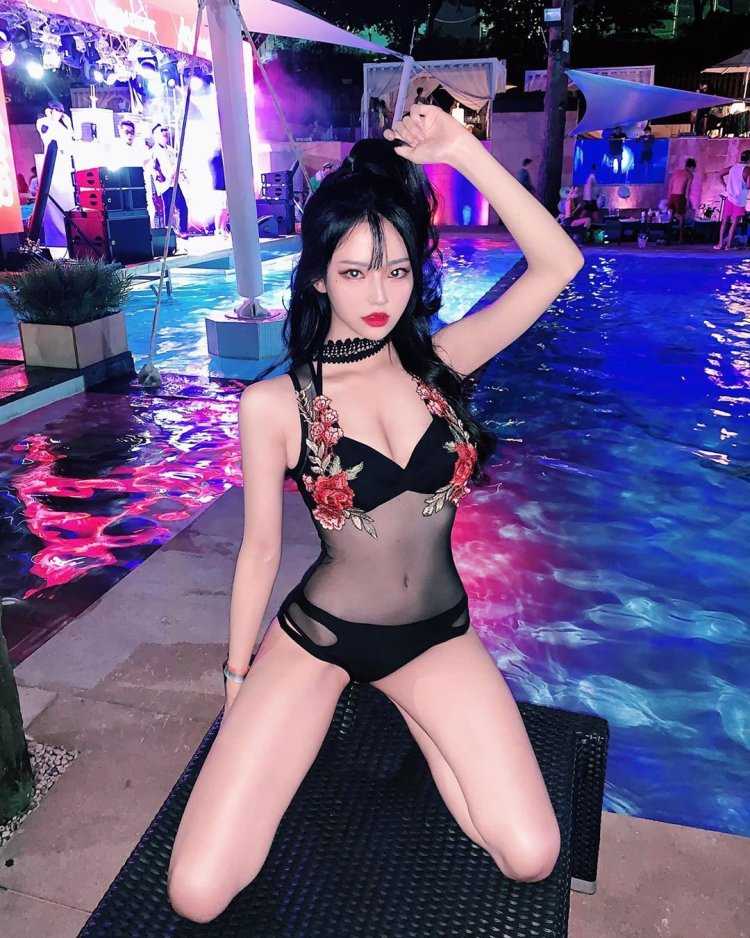 Ulzzang korean l girl Bikini
