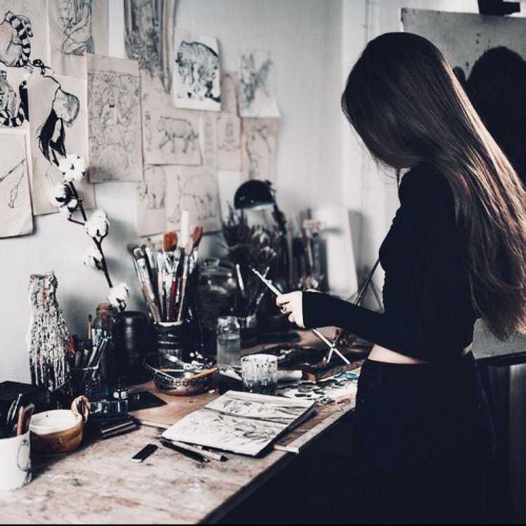 Девушка рисует Эстетика