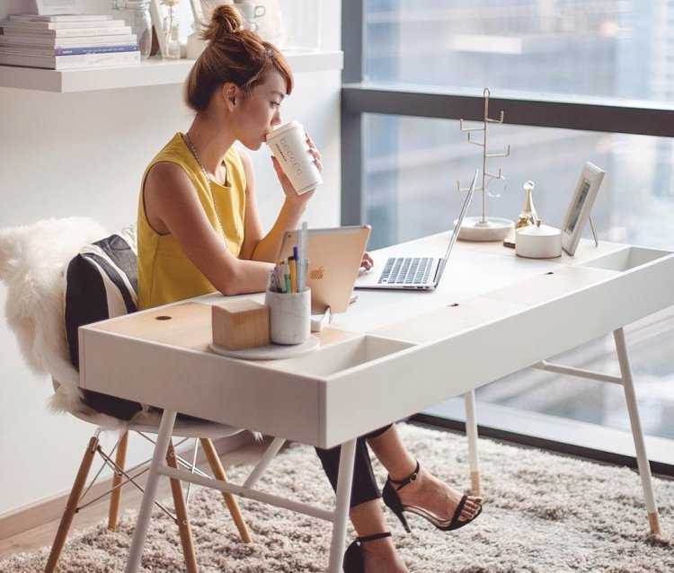 Девушка дизайнер брюнетка68