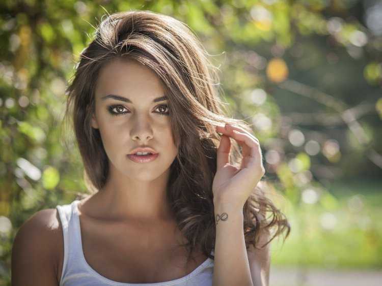 Кареглазые девушки