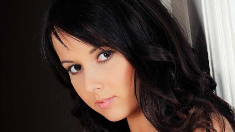 Черноглазая красавица