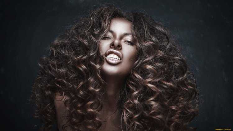 Черные волнистые волосы