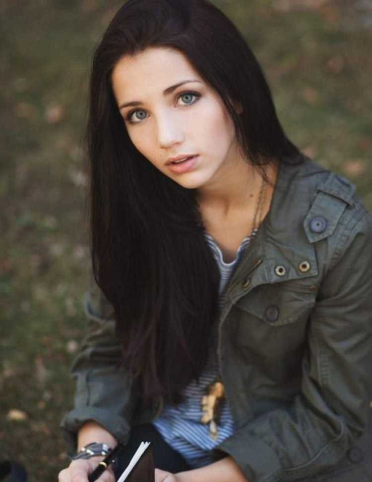 Эмили Радд черные волосы