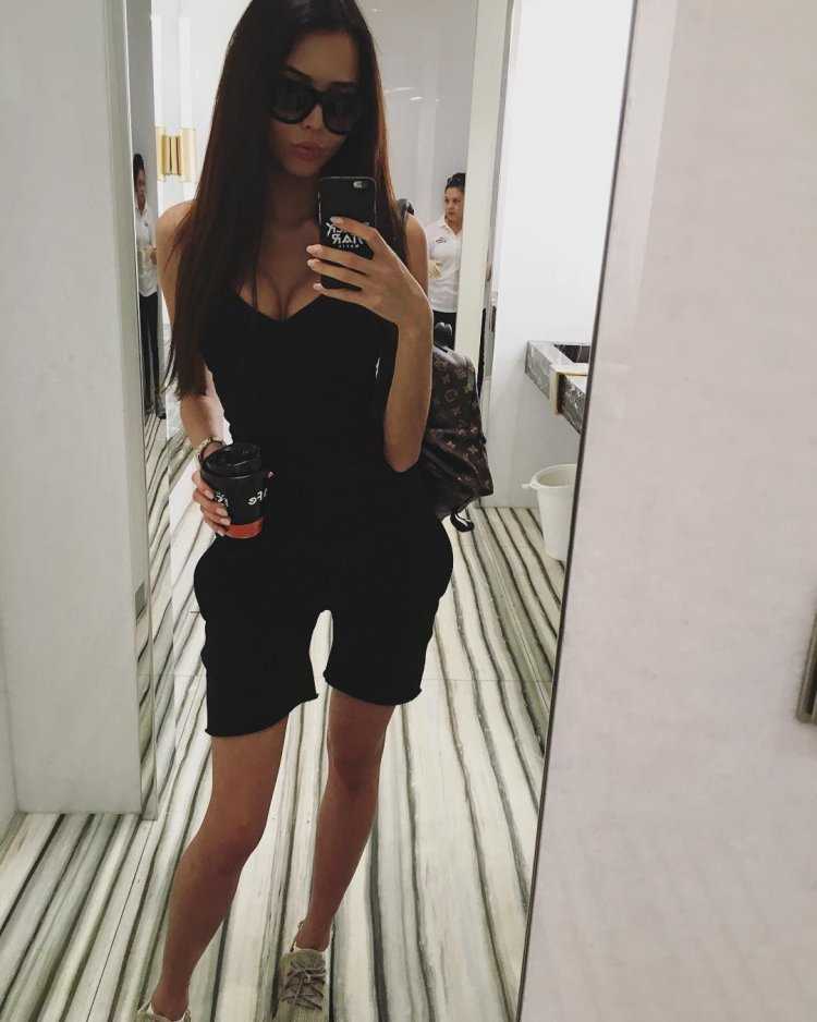 Решетова Анастасия селфи в зеркале