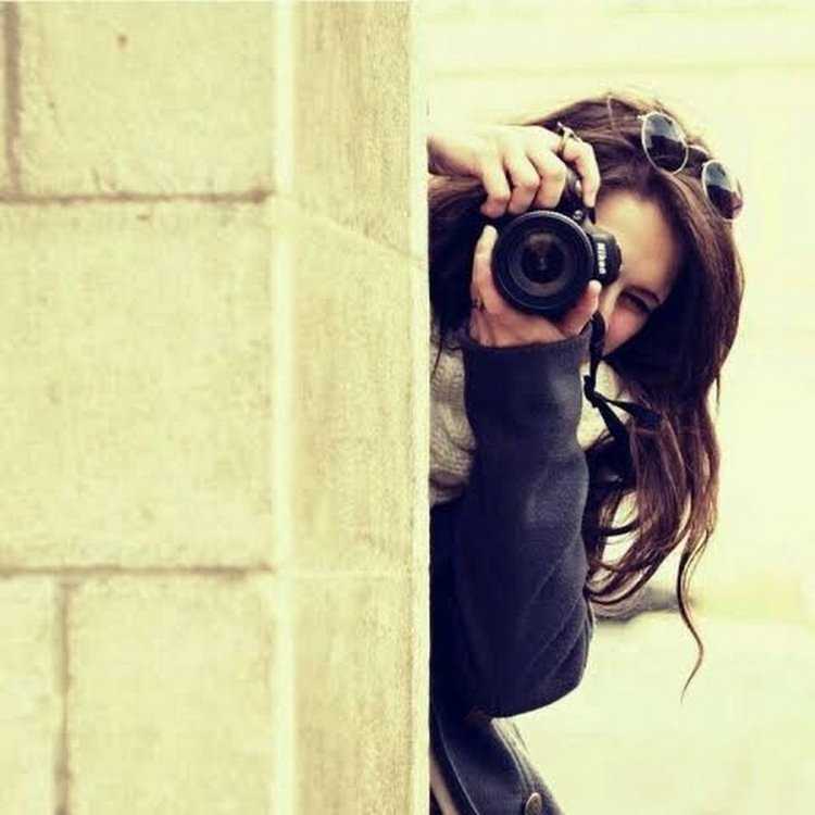 Девушка с фотоаппаратом