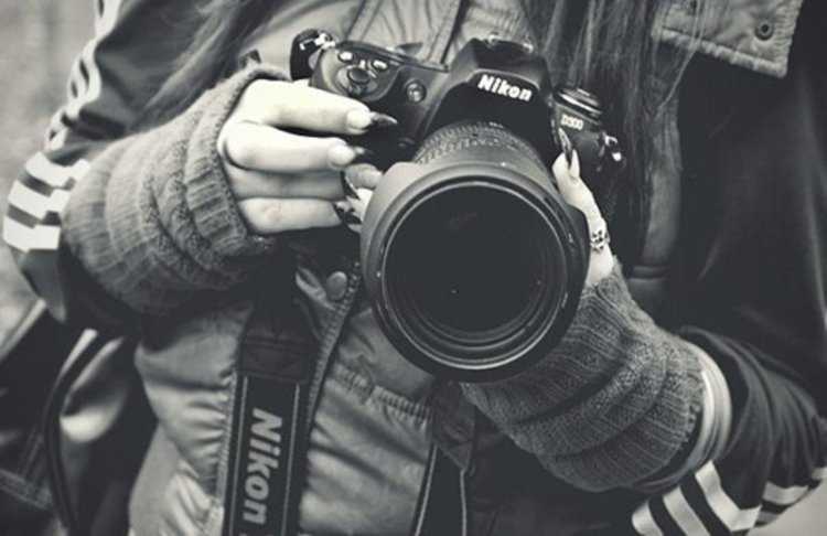 Фотограф девушка с фотоаппаратом