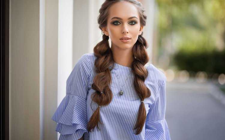 Девушка с косой