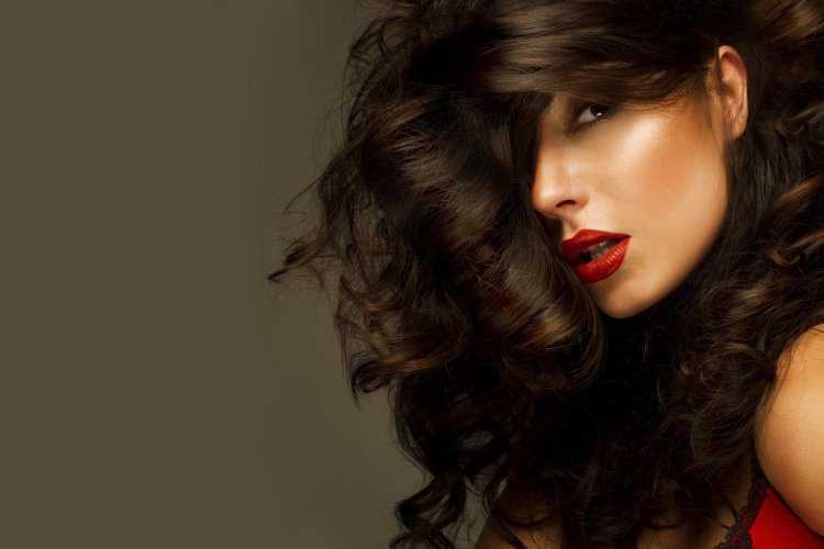 Красивые брюнетки с пышными волосами