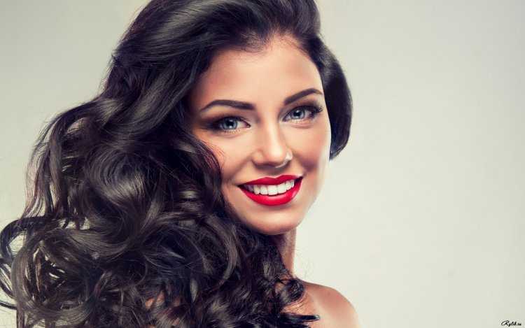 Красивая девушка салон красоты