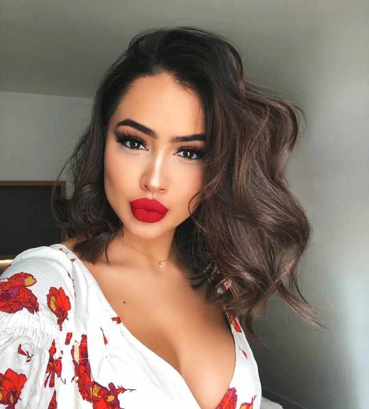 Макияж с красными губами