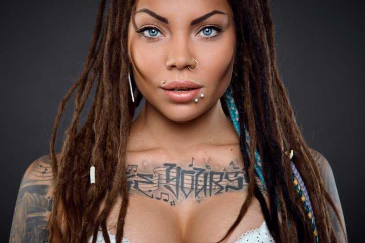 Красивые девушки с пирсингом