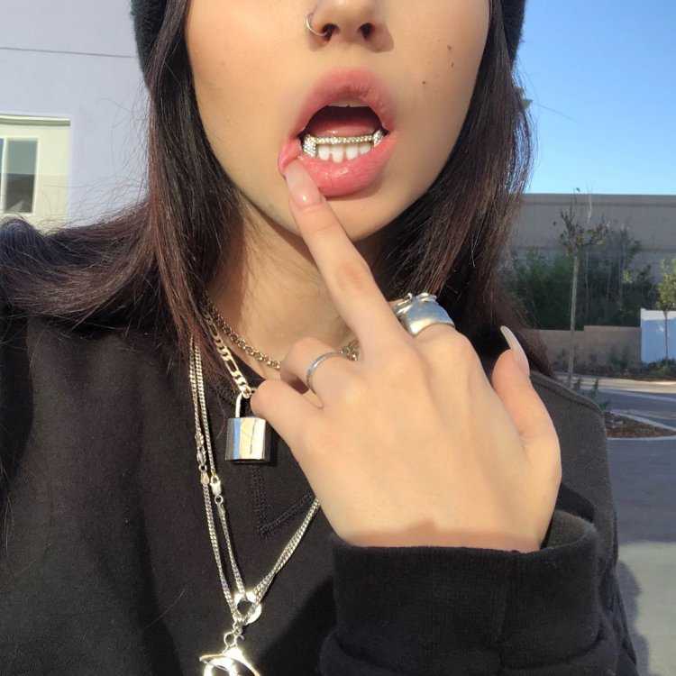 Мэгги Линдеманн фак