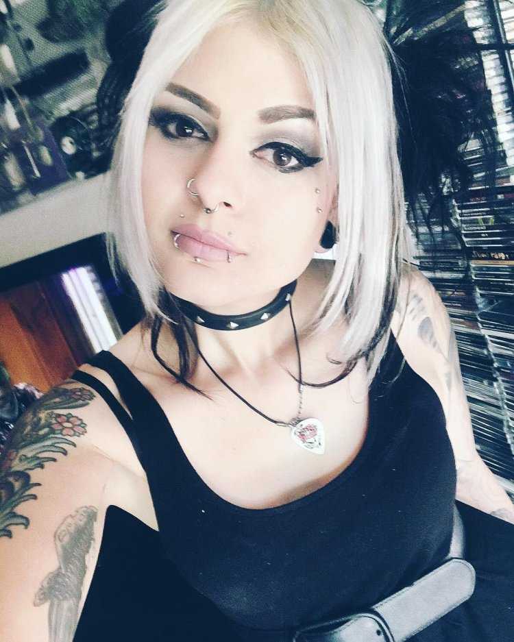 Блогерши с пирсингом