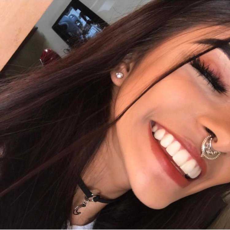 Красивый пирсинг Смайл
