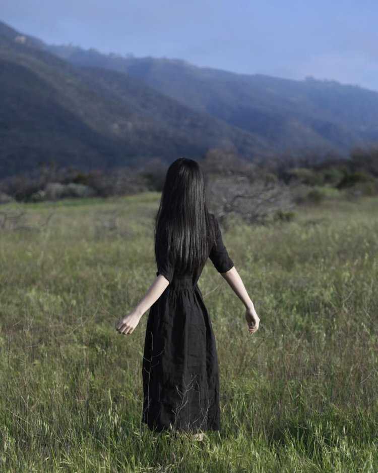 Длинные черные волосы Эстетика