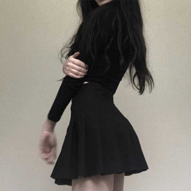 Топовые девушки с черными волосами